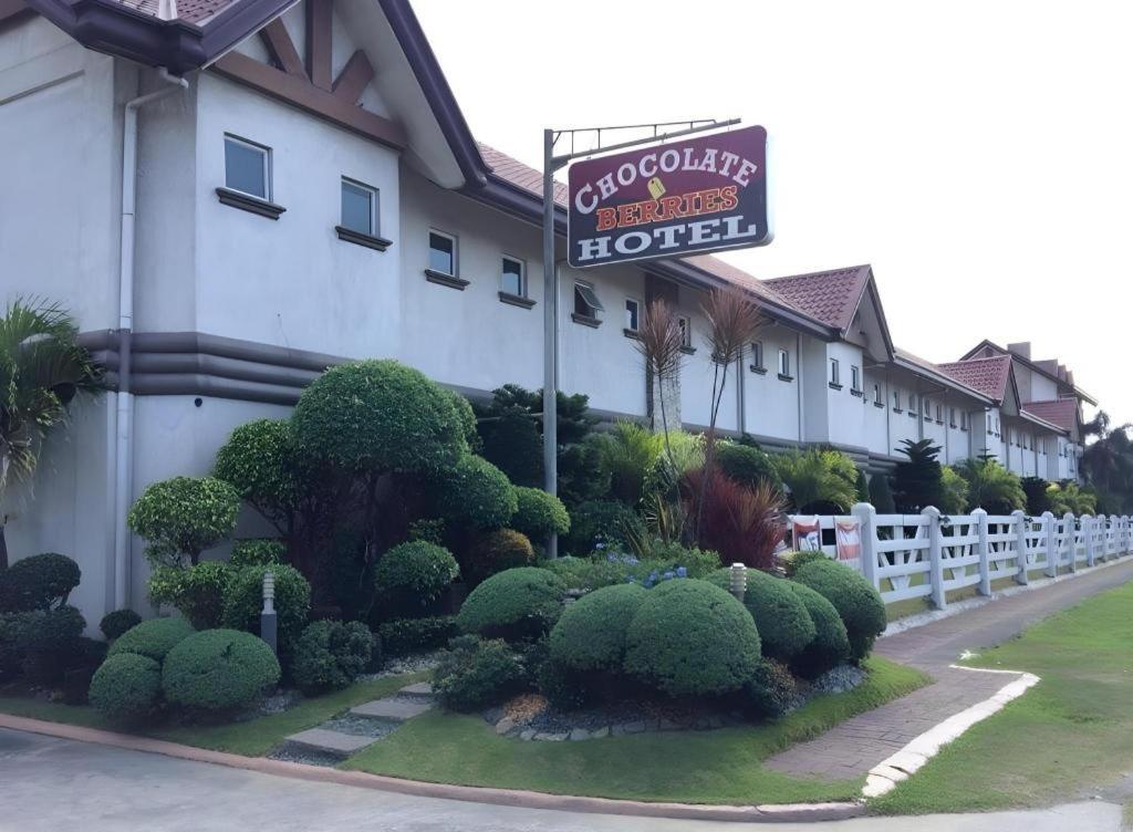 Chocolate And Berries Hotel Baliuag Exterior photo