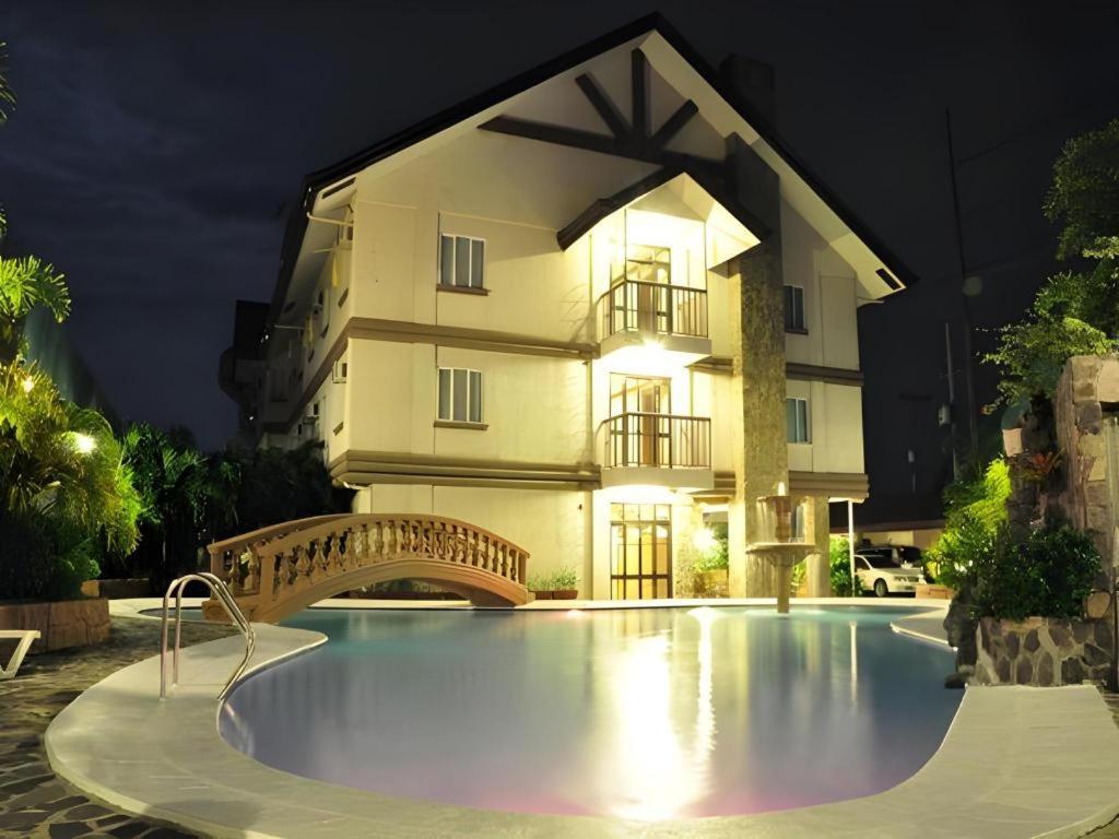 Chocolate And Berries Hotel Baliuag Exterior photo